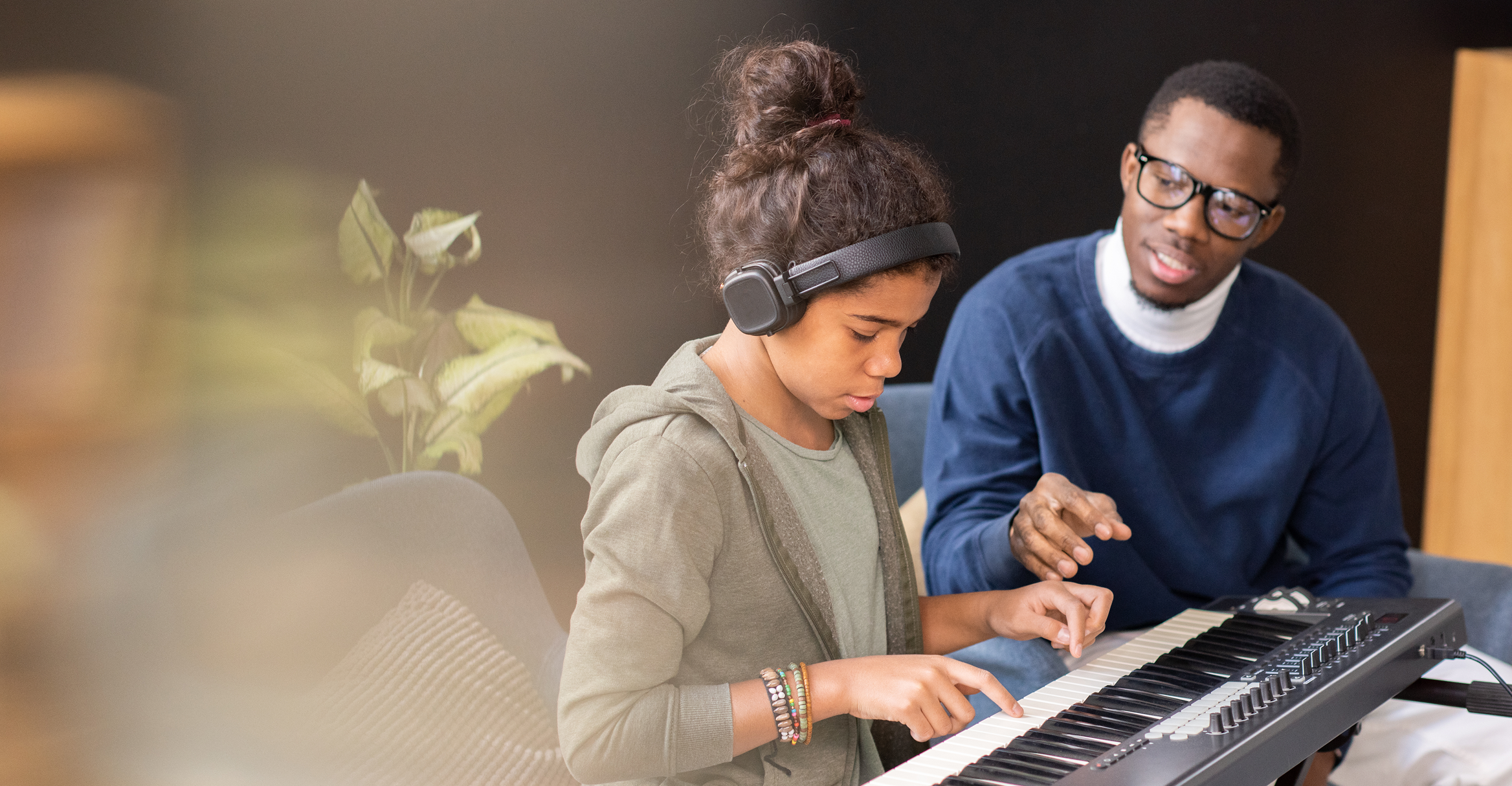 Music lesson with keyboard and instructor