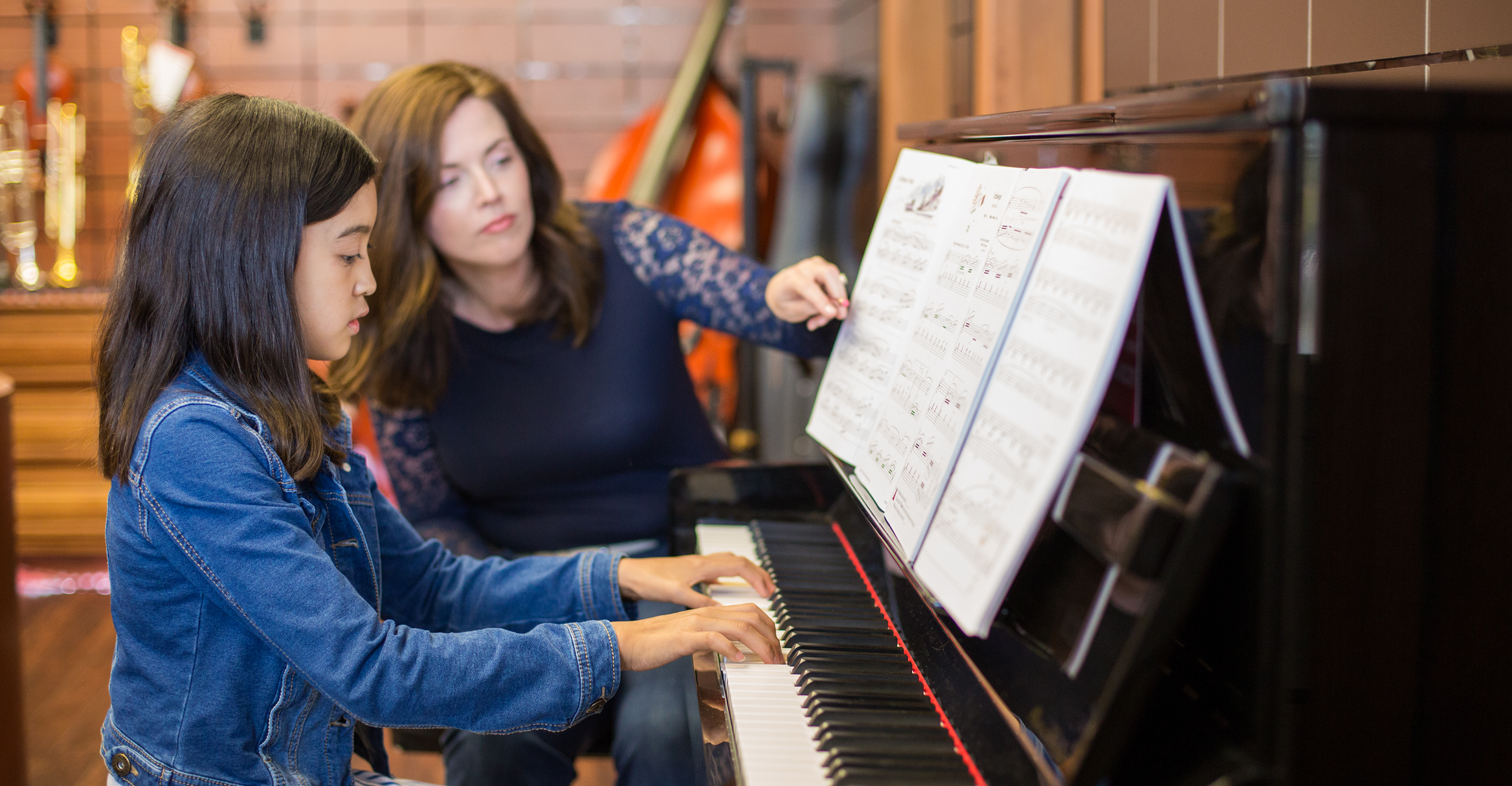 Piano lesson with teacher's guidance